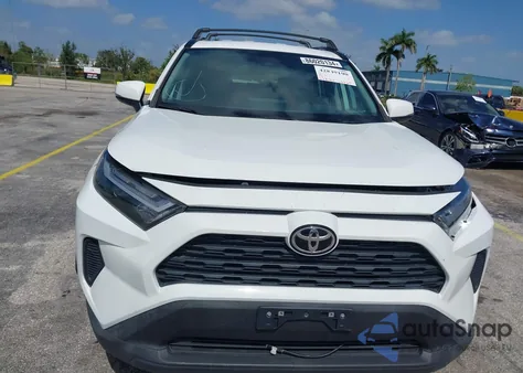 2022 Toyota Rav4 Xle z USA, uszkodzony, nr VIN 2T3W1RFV0NC206972